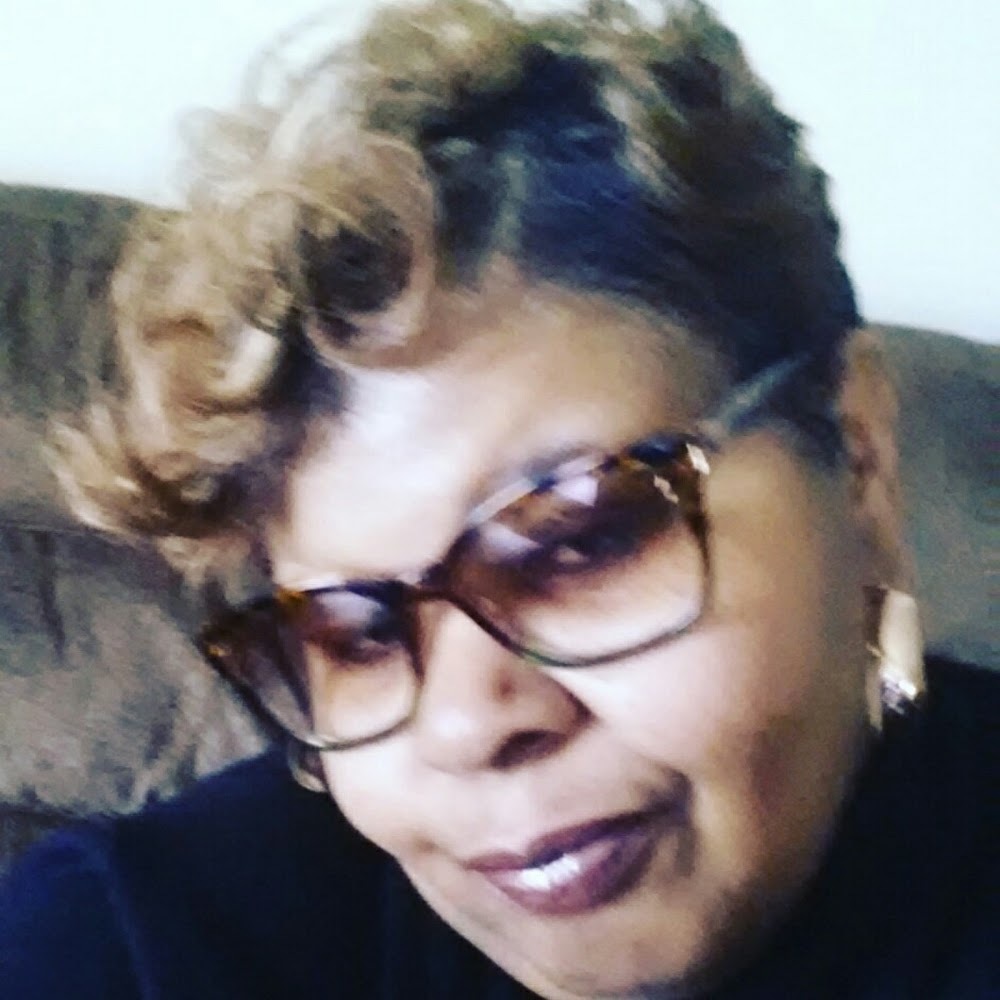 Meet your Posher, Zina